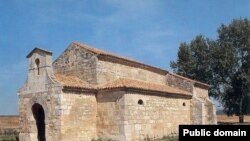 Церковь Сан Хуан де Баньос — одно из немногих архитектурных сооружений вестготов, сохранившихся до наших дней в Северной Испании