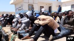 تنها در سال ۲۰۱۵ میلادی حدود یک میلیون و ۳۰۰ هزار نفر از کشورهای آسیایی، خاورمیانه و آفریقایی به اروپا آمدند.