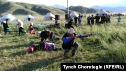 Көлдөгү Кырк-Шейит жергесиндеги талаада 1916-жылкы көтөрүлүш тууралуу драмалык оюн коюу учуру. Тоң району. 05.8.2016.