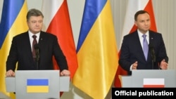 Ілюстраційне фото. Петро Порошенко та президент Польщі Анджей Дуда на спільній прес-конференції. Варшава, 2 грудня 2016 року