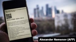 Москвадагы карантин маалында эки жакка каттоого мүмкүнчүлүк берген күбөлүк.