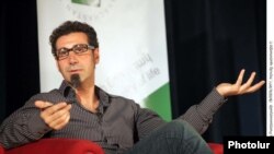 Սերժ Թանկյանը Երևանում լրագրողների հետ հանդիպման ժամանակ