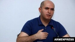 Armenia - Armen Ashotian, chairman of the parliament committee on foreign relations, speaks in Yerevan, 22Jul2017.