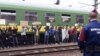 Сотні мігрантаў выправіліся з Будапэшту ў Нямеччыну пехатою