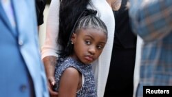 Маркум Жорж Флойддун кызы Жианна. Вашингтон, 25-май, 2021-жыл.