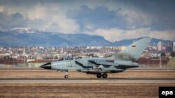 Թուրքիա - Գերմանական զինված ուժերի Tornado օդանավը թռիչք է կատարում Ինջիրլիքի ռազմակայանից, արխիվ