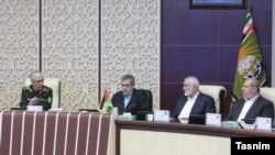 سعید ایزدی (نفر دوم از چپ) در کنار محمدحسین باقری فرمانده کشته‌شدۀ ستاد کل نیروهای مسلح و اسماعیل هنیه و خلیل الحیه