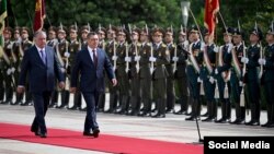 Кыргызстандын президенти Садыр Жапаров менен Тажикстандын президенти Эмомали Рахмон. 8-июль, 2025-жыл. 