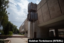 Бишкектеги Гапар Айтиев атындагы көркөм сүрөт музейинин сырткы көрүнүшү.