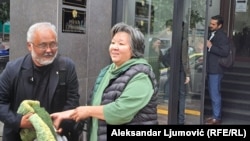 Динара Смаилова на выходе из суда в Подгорице. 15 апреля 2025 года
