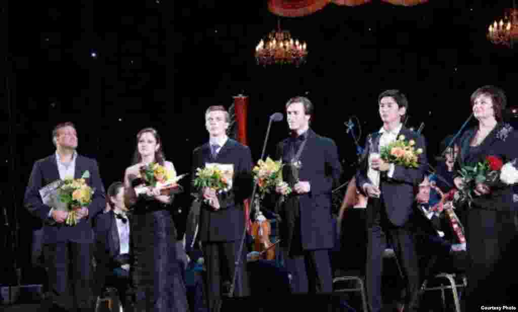 Муслим Магомаев номидаги Иккинчи халқаро вокалчилар мусобақаси қатнашчиларини табриклаш