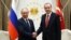 Президент Росії Володимир Путін (ліворуч) і президент Туреччини Реджеп Тайїп Ердоган (праворуч)