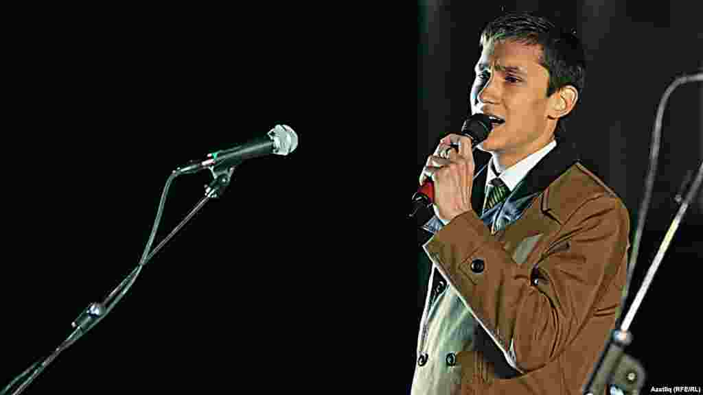 Камал театры каршында яңа сезон ачу тантанасы. Ришат Әхмәдуллин.