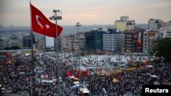 Таксим аянты. 5-июнь, 2013-жыл. 