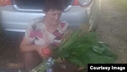 Наталья Уласик на даче. Лето 2016 года. Город Жезказган Карагандинской области. Фото из семейного архива.