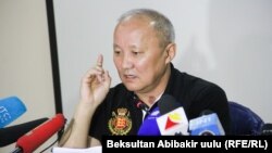 "Ак Бата" партиясын Бишкек шаардык кеңешинин тизмесин баштап барган Нариман Түлеев. 
