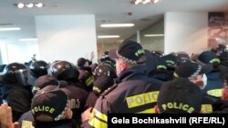 Полиция в офисе «Национального движения»