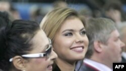 داستان عشق ميان ولاديمير پوتين ۵۶ ساله و آلينا کابايوا ۲۵ ساله، ماه هاست که در مسکو، دهان به دهان مي گردد.(عکس: AFP)