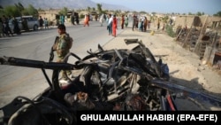 Представники афганських сил безпеки на місці вибуху бомби, околиці міста Джелалабад, 21 липня 2021 року