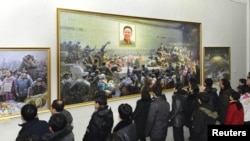 Ким Чен Ирге арналган көргөзмө. Пхеньян. 14.12.2012.