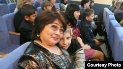 Әнинең җылы кочагында