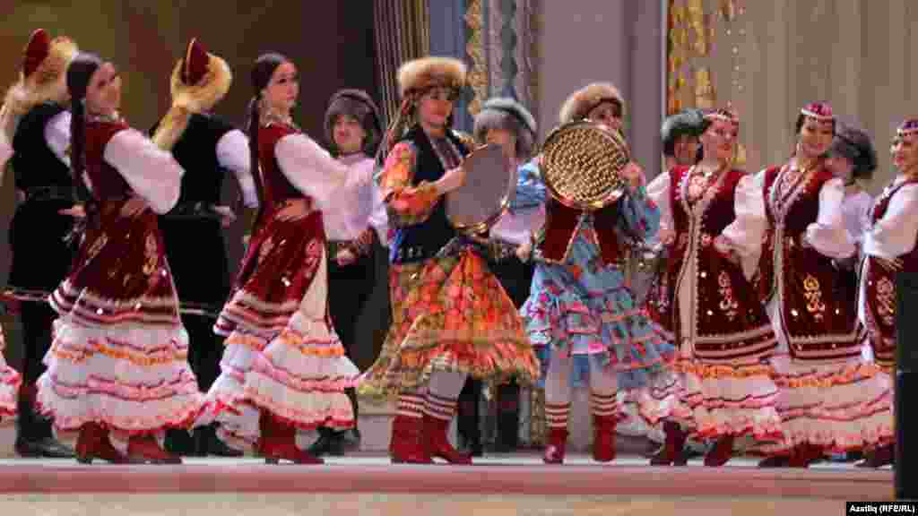 &quot;Мирас&rdquo; ансамбле башкаруында башкорт милли биюе