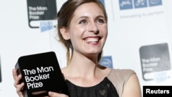 النور کاتن برنده جایزه «من بوکر» با داستانی ۹۰۰ صفحه ای.