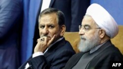 اسحاق جهانگیری (چپ) همراه با حسن روحانی، رئیس‌جمهوری ایران.