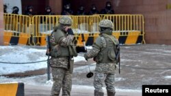 Ղազախստան - Ոստիկաններ և զինվորներ Նուր-Սուլթանում, 6-ը հունվարի, 2022թ․