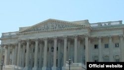 کنگره خواهان روشن شدن اين مساله است که آيا اخراج اين افراد با انگيزه سياسی و صرفا به دليل همکاری نکردن دادستان ها با فعالان حزب جمهوريخواه بوده و يا دليل ديگری داشته است .