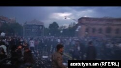 Armenia - Gas-baloons blow up during Republican party's pre-election rally in Yerevan's Republic square, Yerevan, 04May2012