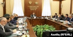 Төмән өлкәсе губернаторы һәм эшмәкәрләр утырышта
