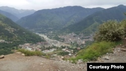 Аксарияташон дар дараи Свот зиндагӣ мекардаанд.