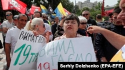 Инаугурацияны 19-майда өткөрүүнү талап кылгандар.