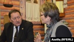 "Очрашулар" татар телетапшыруы мөхәррире министр белән әңгәмә кора