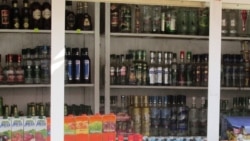 Diňle: 'Alkogol şeýle bir uly mukdarda satylýar'. Türkmenistan alkogola garşy çärelere girişdi
