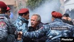 Armenia - Police detain opposition parliamentarian Sasun Mikaelian during an anti-government rally in Yerevan, 22 April 2018.