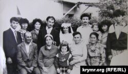 Nesibe Bürseitova oğlunıñ toyunda