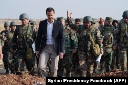 Башар Асад в окружении своих офицеров в провинции Идлиб. 2023 год
