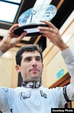 قادر میزبانی