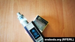 Вэйп і цыгарэты. Ілюстрацыйнае фота