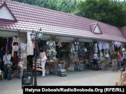 Cувенірний ринок в Яремче