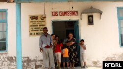 Orta məktəbdə məskunlaşan sakinlər