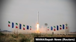 The Noor 3 imaging satellite will orbit the earth at an altitude of 450 kilometers above the surface. (file photo)