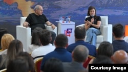 Armenia - Prime Minister Nikol Pashinian and his wife Anna Hakobian hold a meeting as part of her "Getting Educated Is Fashionable” campaign.