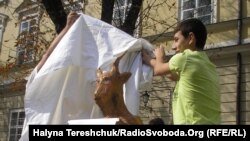 Відкриття пам'ятника Табачнику, Львів, 1 вересня 2011 року