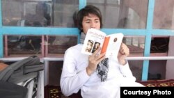 Студент из Афганистана Махди Зартошт.