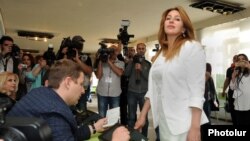 «Երկիր Ծիրանի» կուսակցության առաջնորդ Զարուհի Փոստանջյանը՝ ընտրատեղամասում, 14-ը մայիսի, 2017թ.