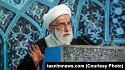 احمد جنتی مدعی شده که غربی‌ها در صدد ضربه زدن به نظام اسلامی هستند. 