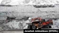 Перемещение ледника на Кумторе. Февраль 2013 года.